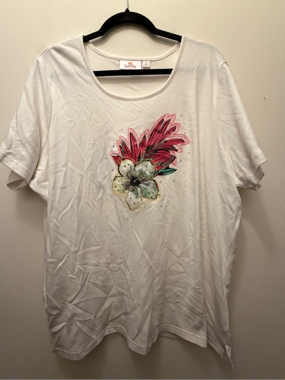 Quacker Factory White Scoop Neck Top with Pink Floral Graphic